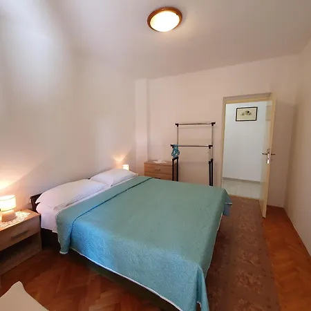 Riky Ap4 - Few Steps From The *