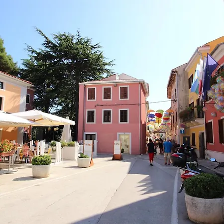 Riky Ap4 - Few Steps From The *