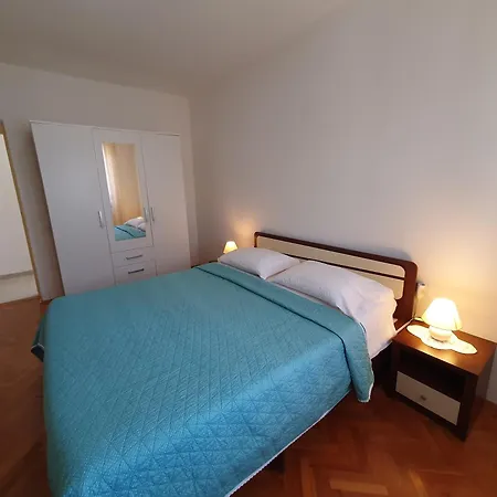 Riky Ap4 - Few Steps From The